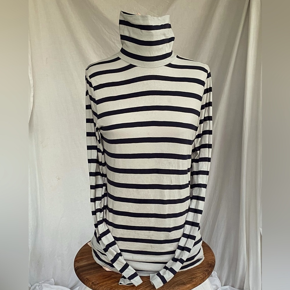 Turtleneck. 100% cotton